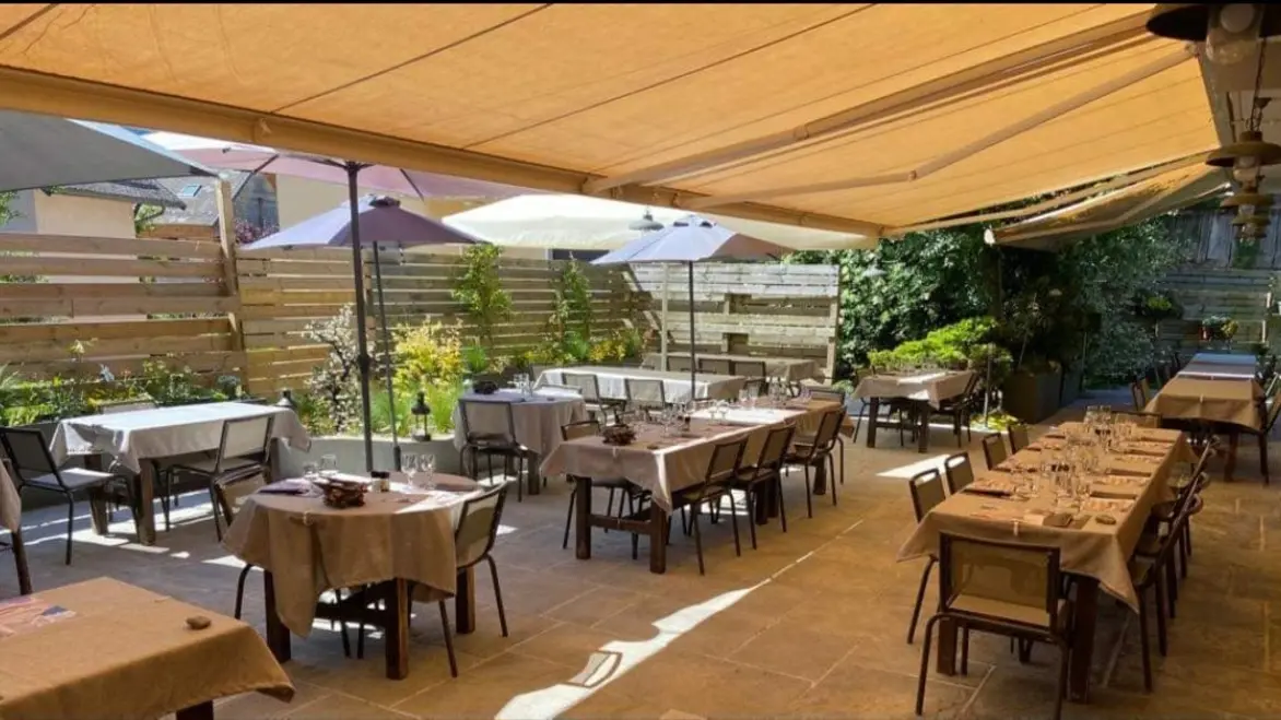 Auberge Les Clarines au Châtelard : terrasse du restaurant