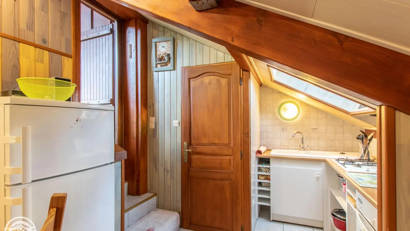 Entrée du gîte (cuisine et accès salle d'eau)
