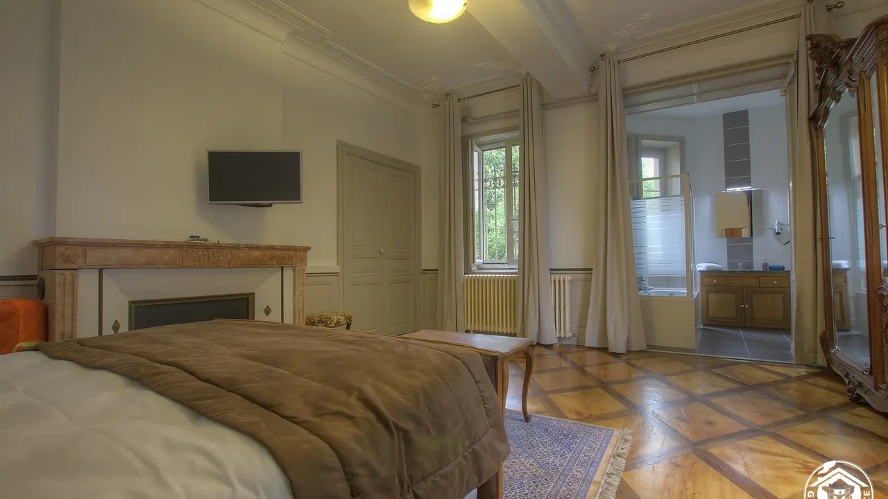 la  chambre de maître avec son magnifique parquet