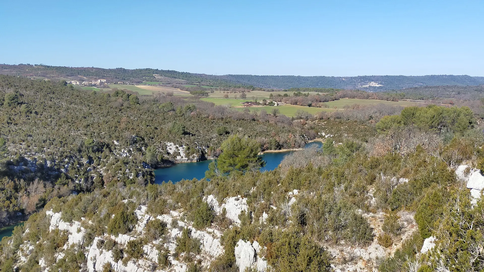 Saint-Laurent-du-Verdon sur la Gauche et Montpezat sur la droite