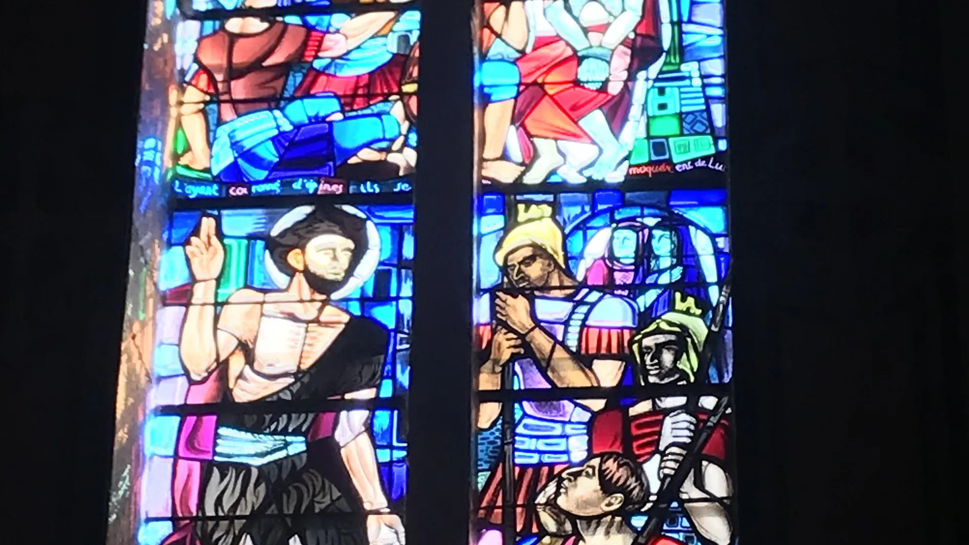 Vitrail de l'église de Chalmazel