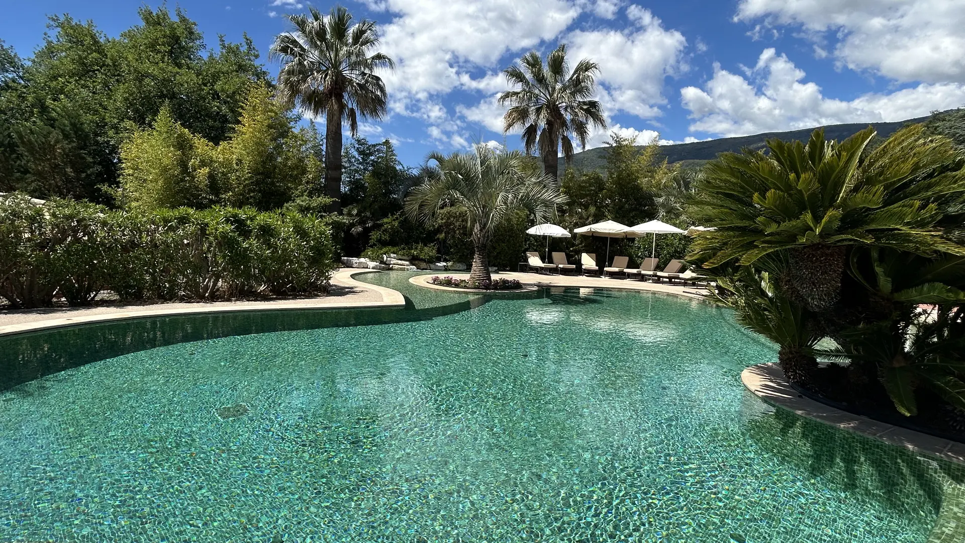 Piscine lagon commune