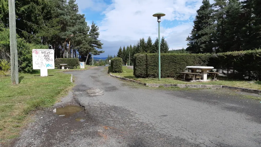 Aire de pique-nique entre le bourg d'Usson-en-Forez et Pontempeyrat