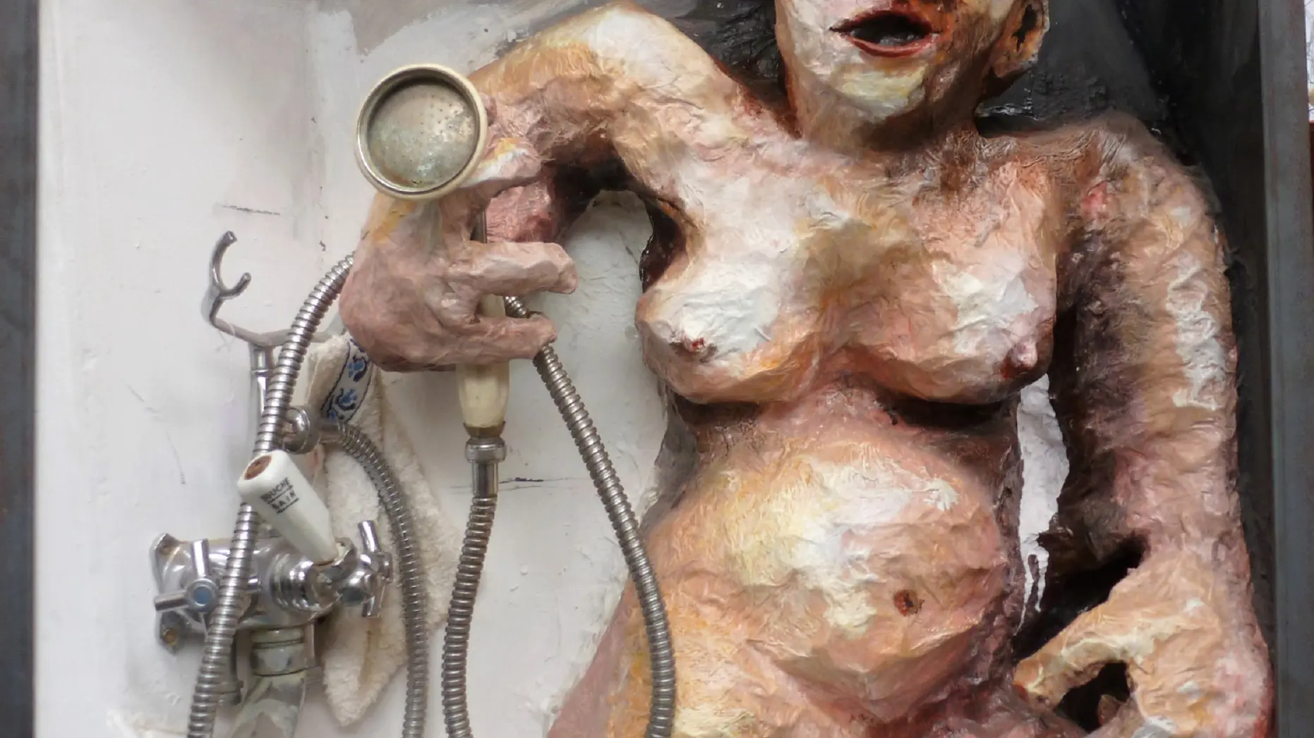 Atelier sculpture_femme sous la douche_Lezoom sur l'art