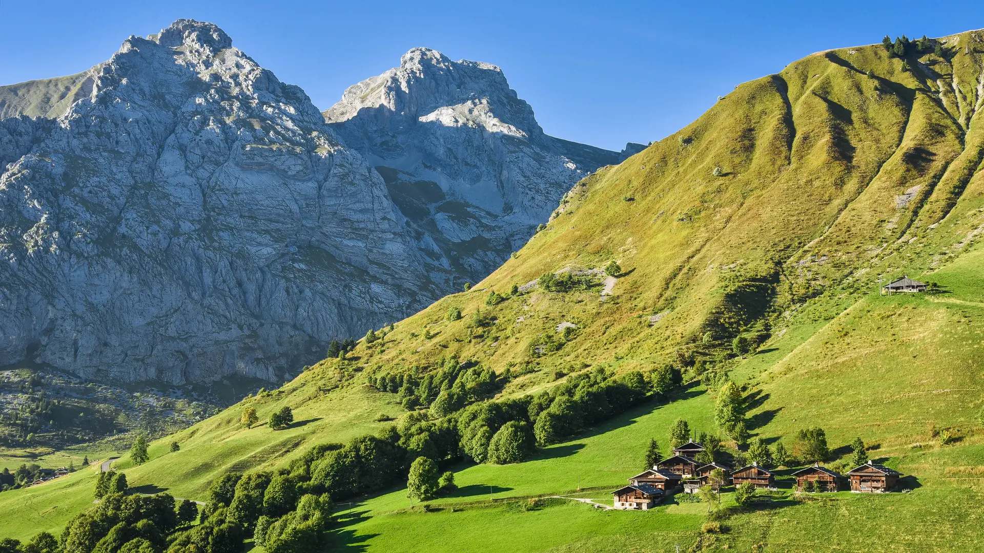 Hameau des Bouts depuis le Lac de la cour