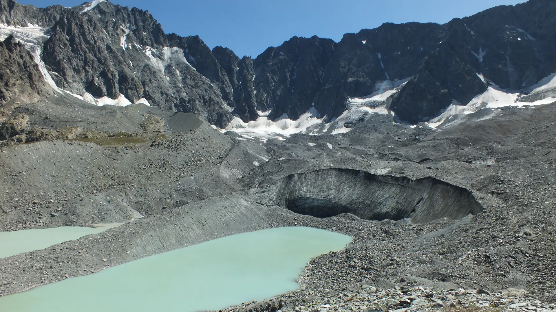 le lac d'Arsine avec la farine glacière en suspension