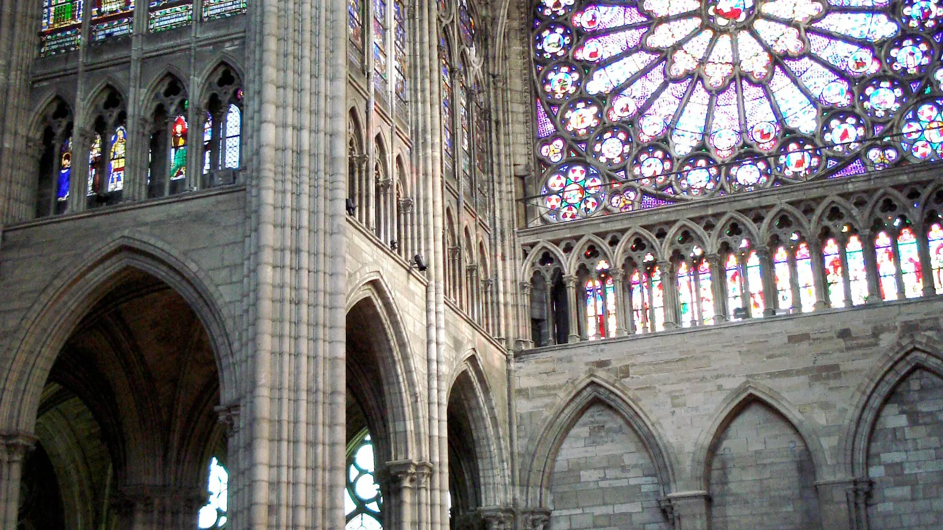 Nef de la Basilique Cathédrale de Saint-Denis 93