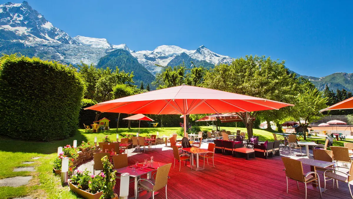 Hotel Aiguille du midi chamonix terrasse été