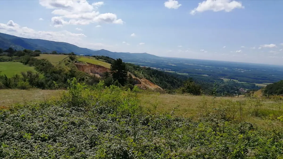 Mont Verjon - Vue sur la carrière de Roissiat