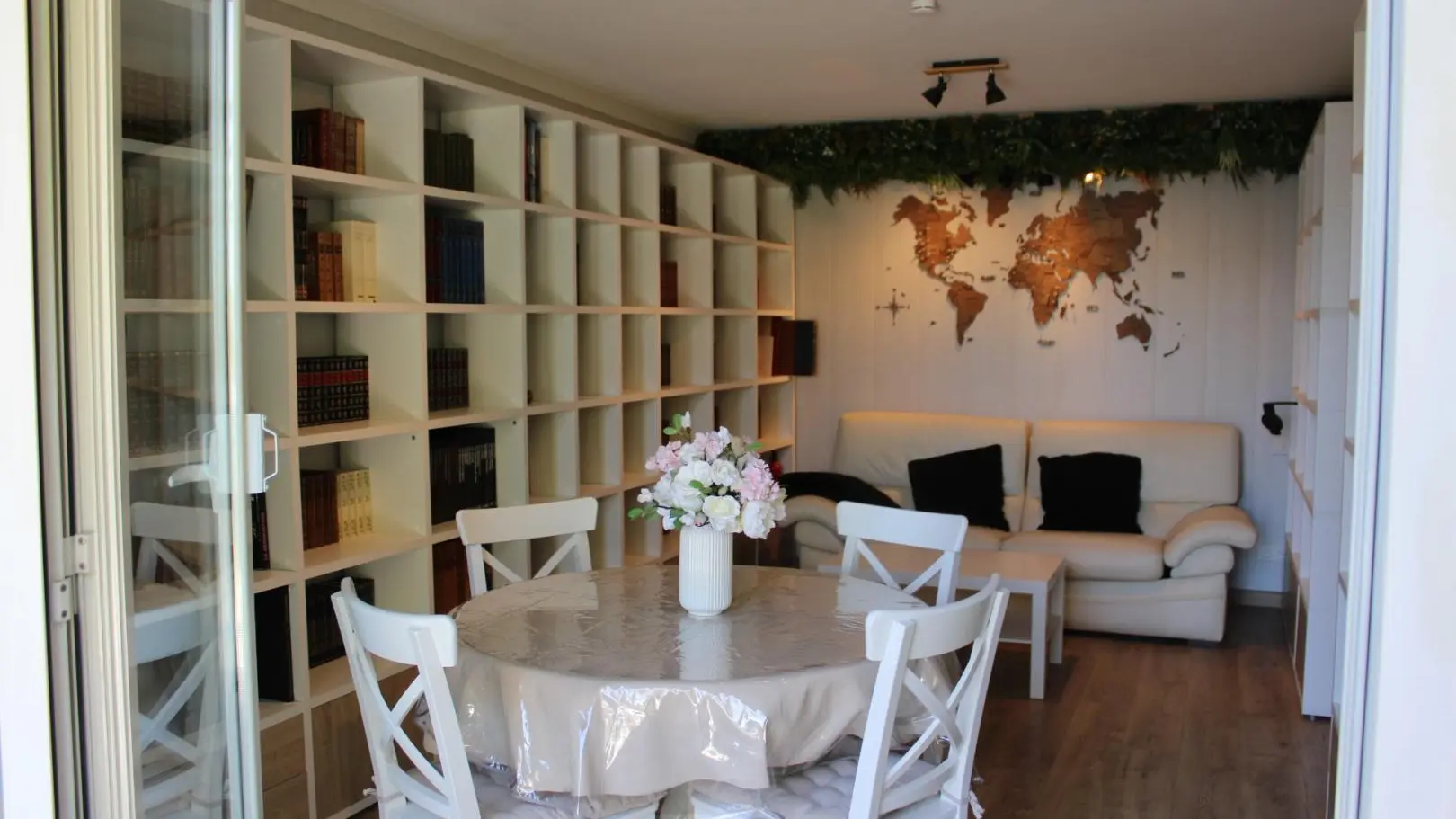 Salon avec convertible 2 personnes Villa Nobellia Roquebrune Cap Martin - Gîtes de France Alpes-Maritimes