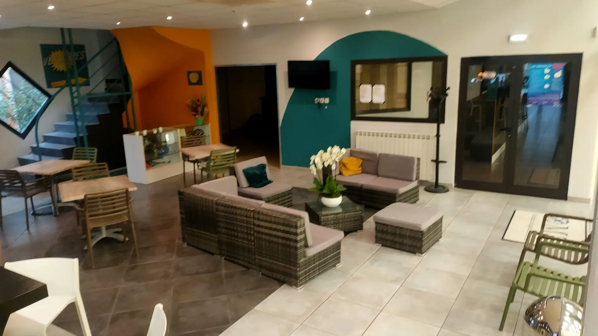 Location de courts et cours particuliers de squash, bar, restaurant