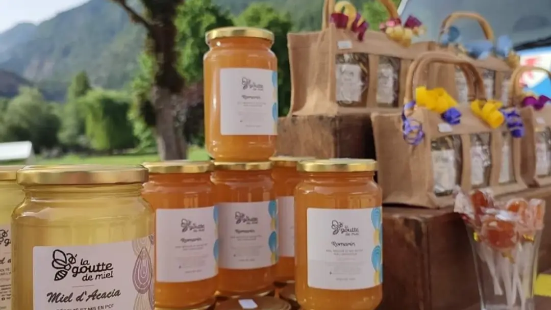 En plus de la miellerie de St André les Alpes, retrouvez-nous au marché bi-hebdomadaire de Castellane et sur les foires estivales !
