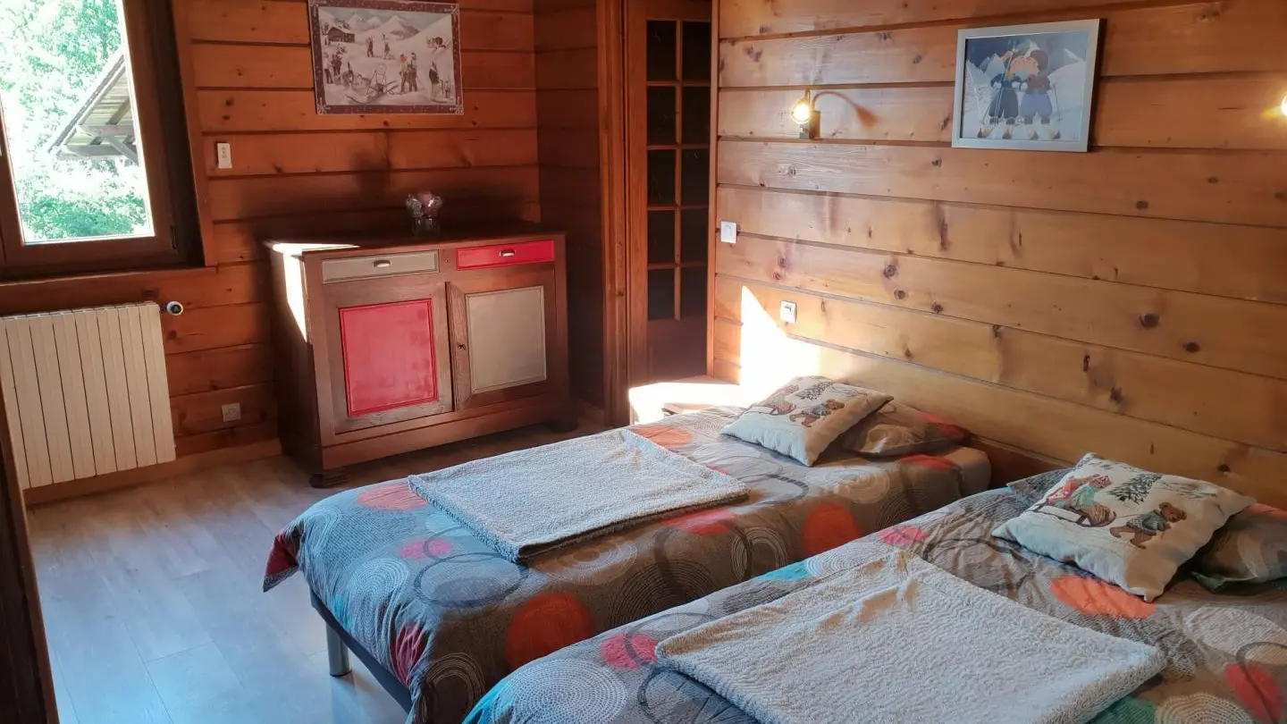Chambre 1 avec 2 lits 90x190 ou sur demande 180x190