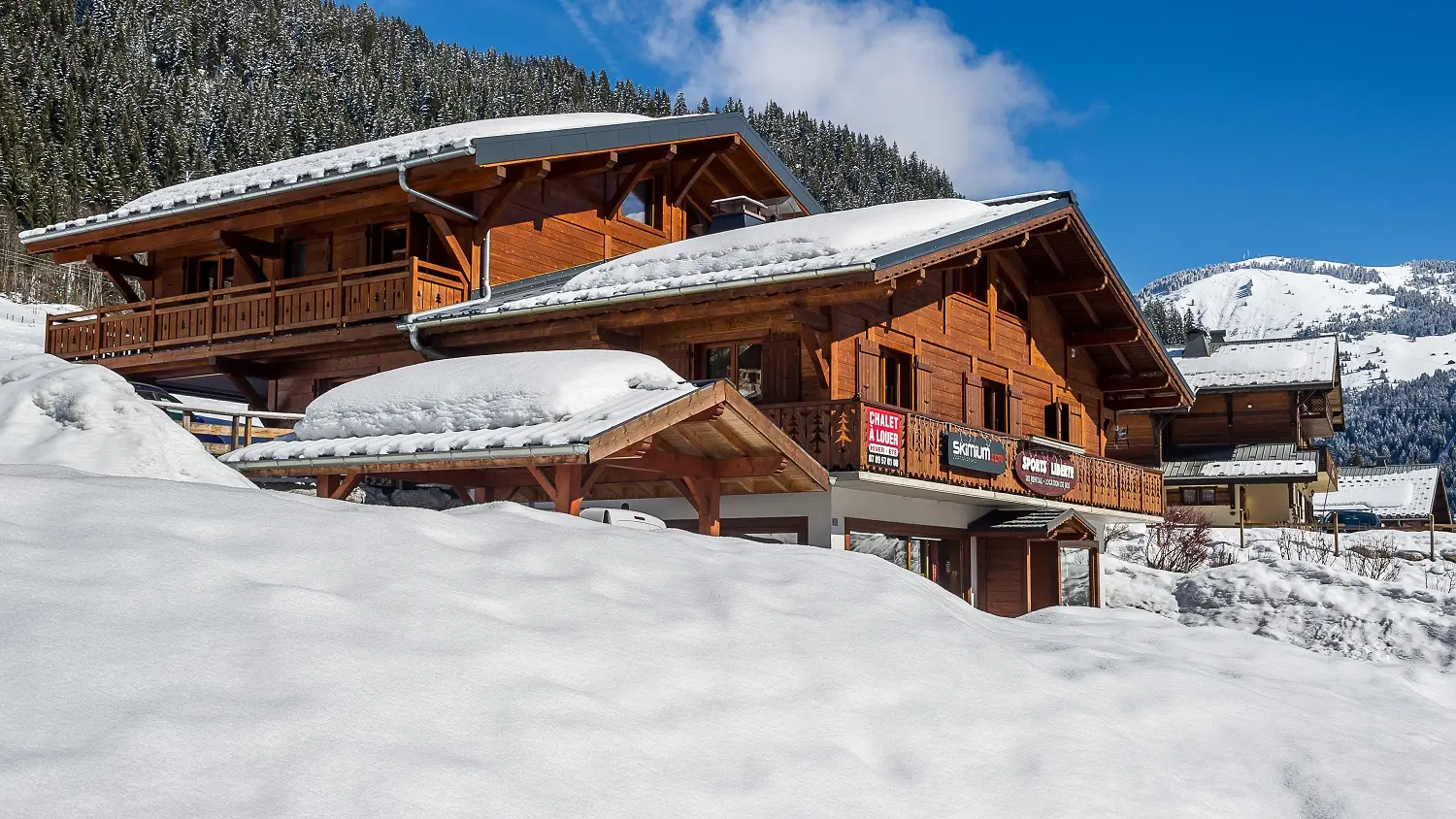 Le chalet sous la neige
