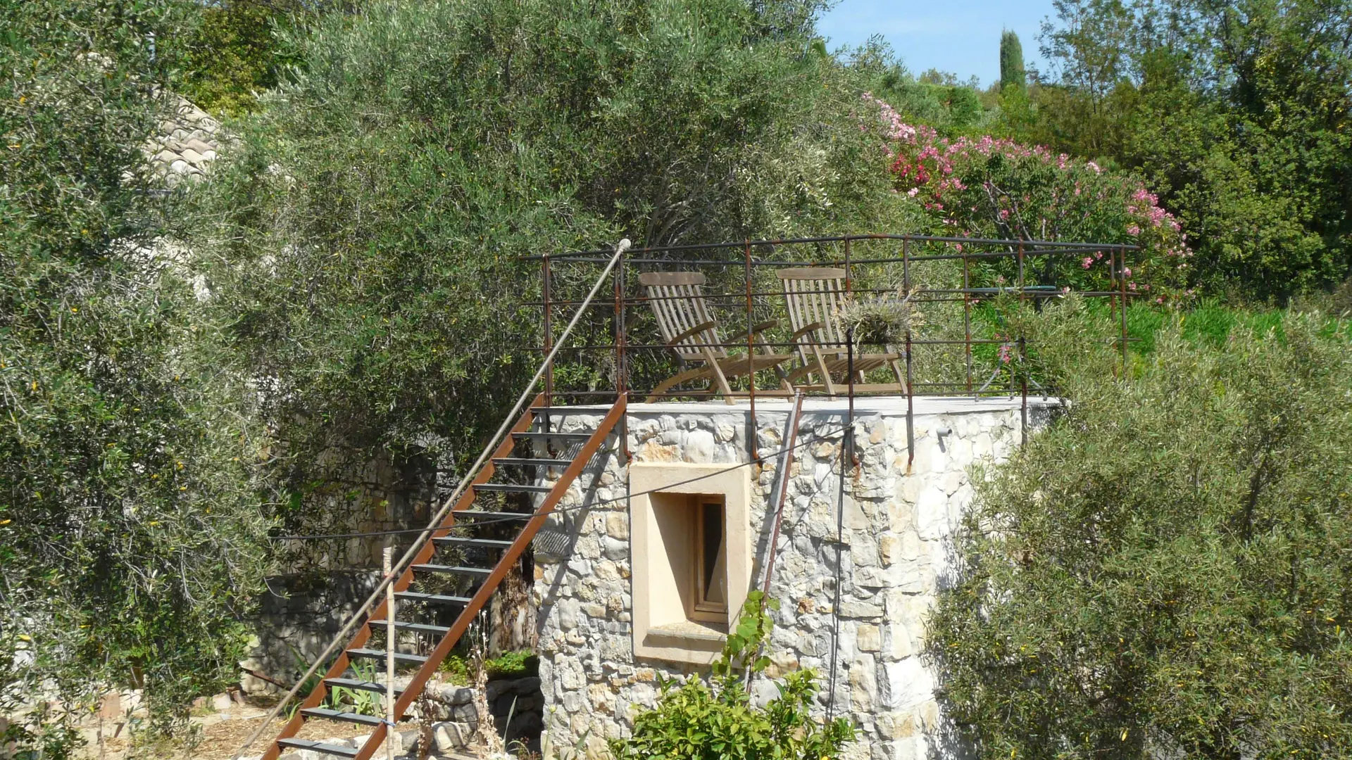 Terrasse Gîte Le Casaou labellisé Gîtes de France Côte d'Azur Alpes-Maritimes à La Colle sur Loup