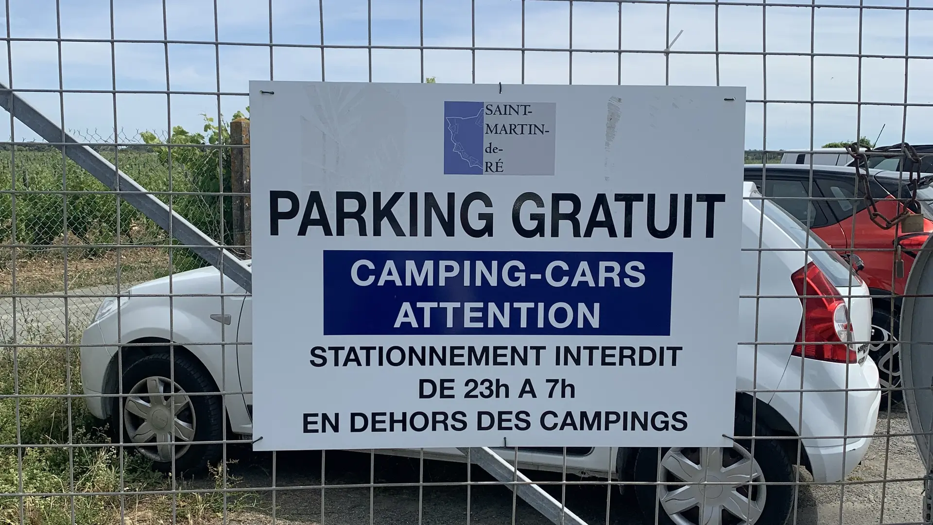 Señal de entrada al estacionamiento