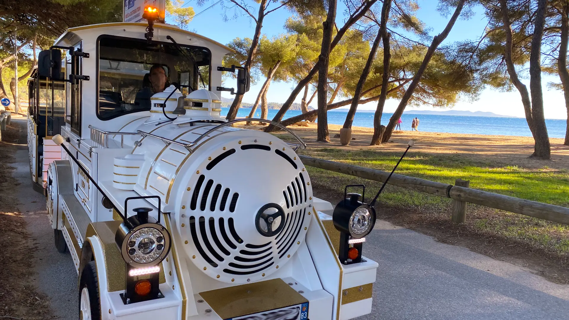 Balade en petit train en Méditerranée Porte des Maures