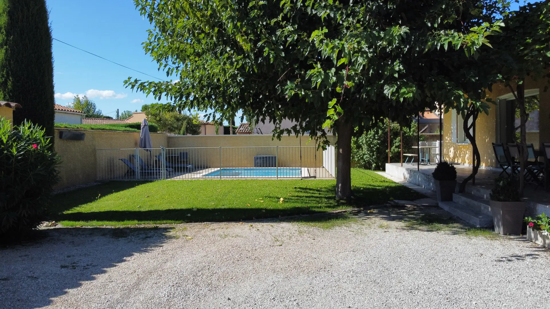 La Bastide de Laura_L'Isle-sur-la-Sorgue parking