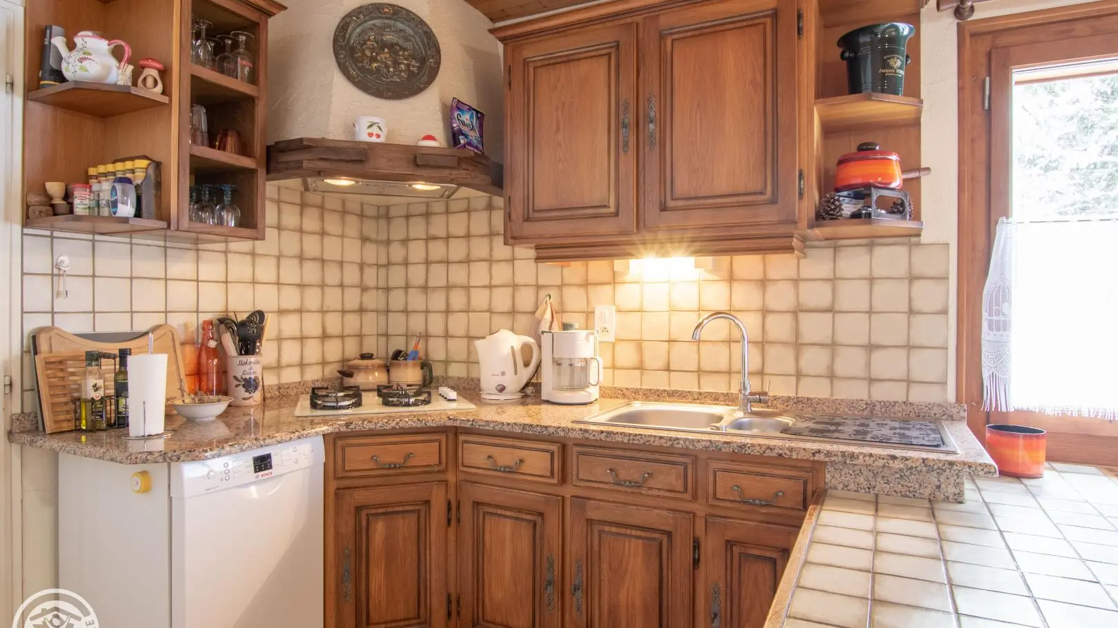 Coin cuisine, très bien équipé.