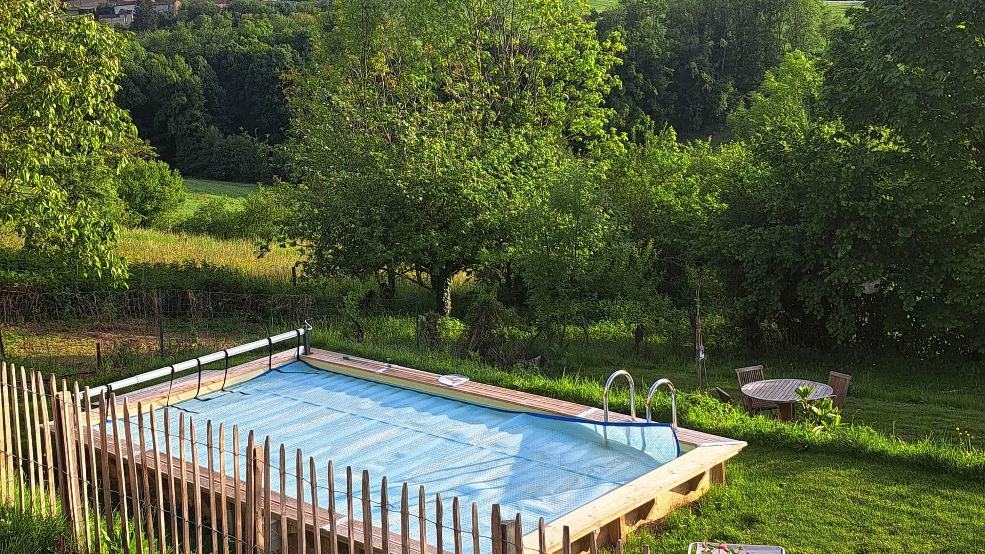 Jardin avec piscine privatif