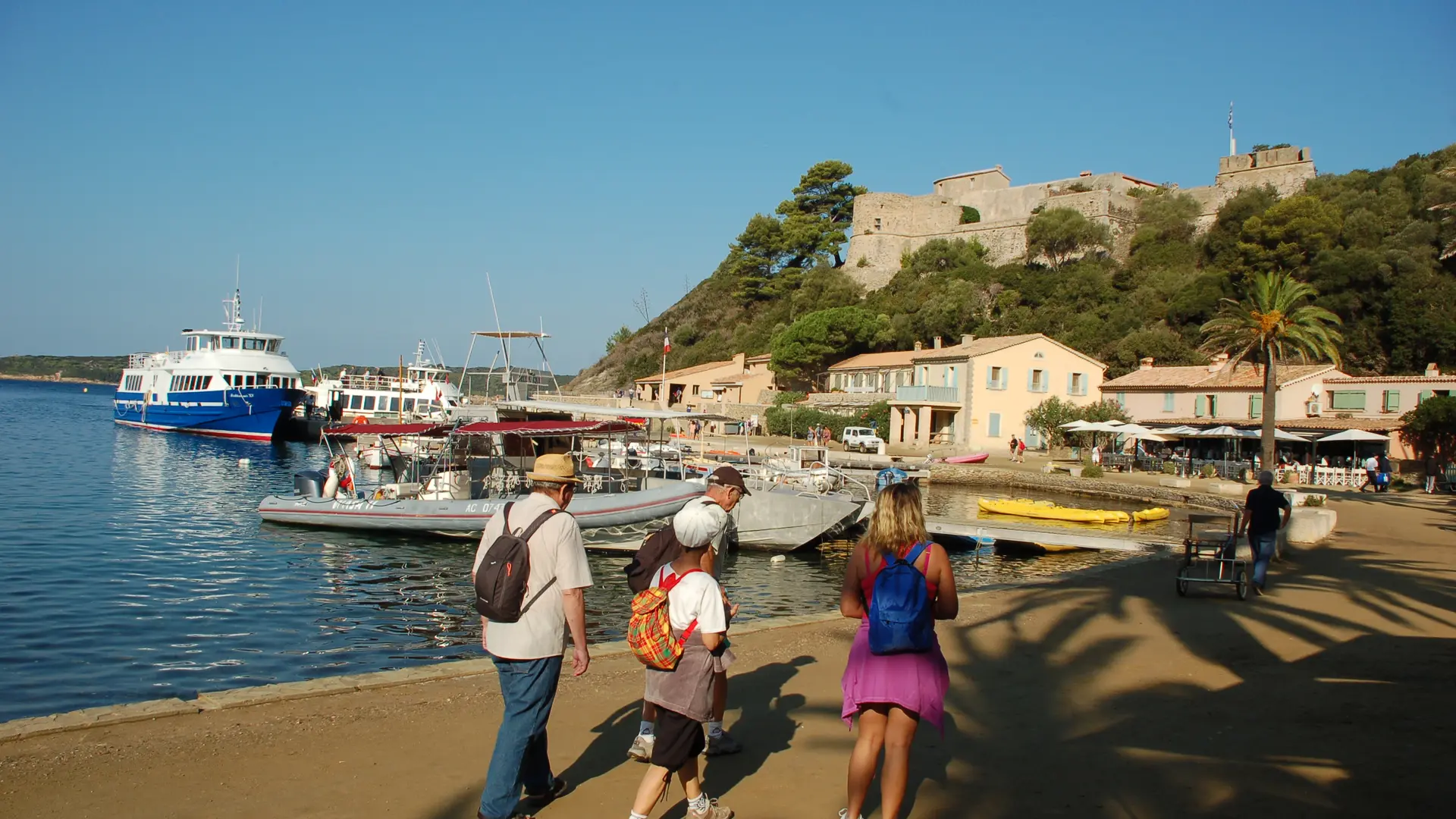 Navette au départ du port de Hyères pour Port Cros / Tlv Tvm