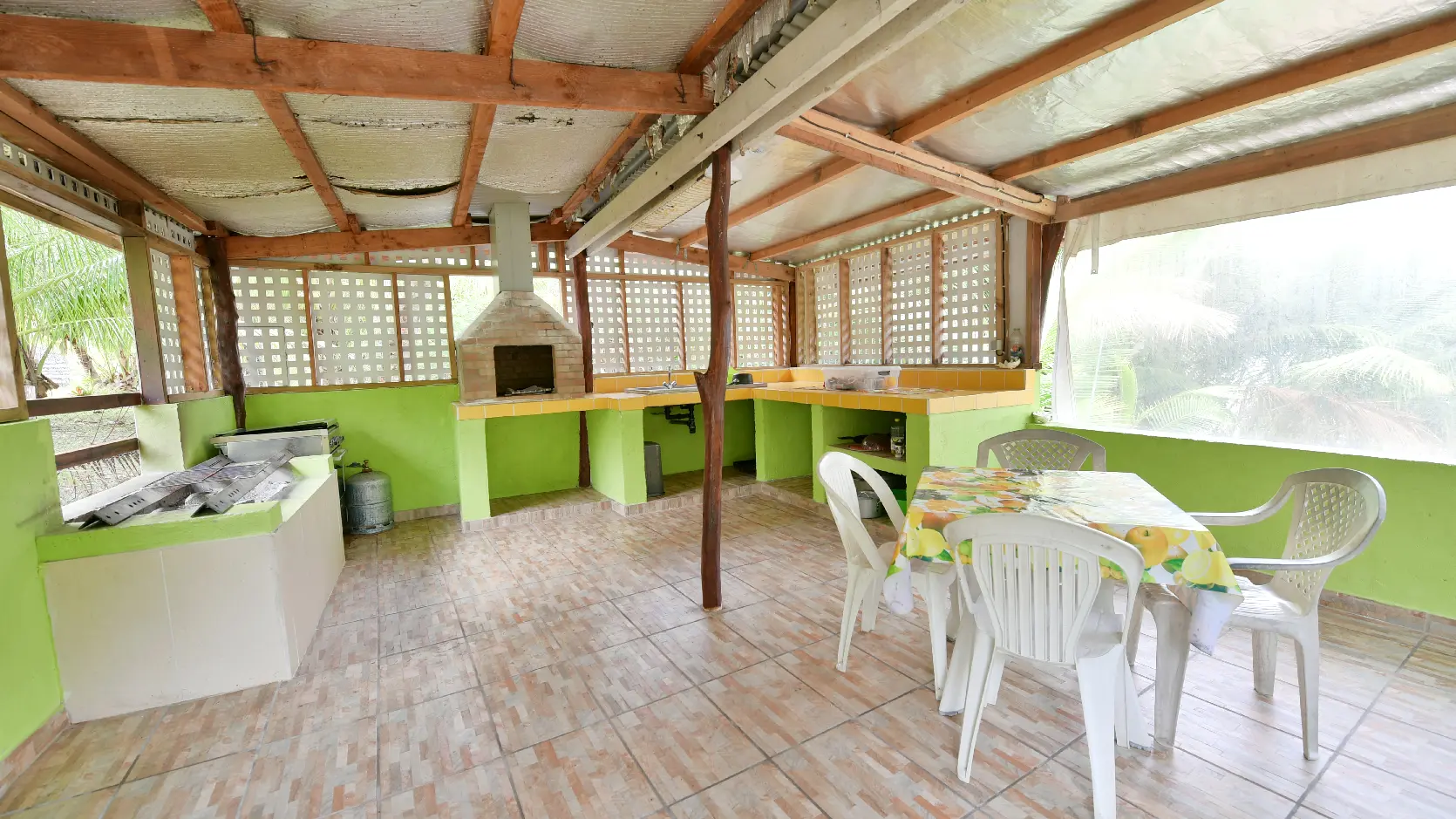 Restaurant shelter