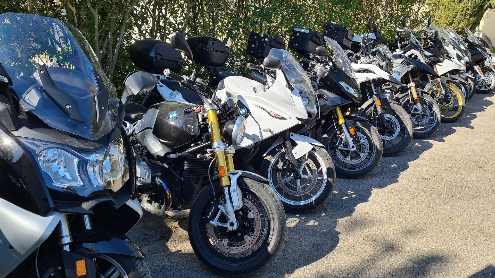 Motos