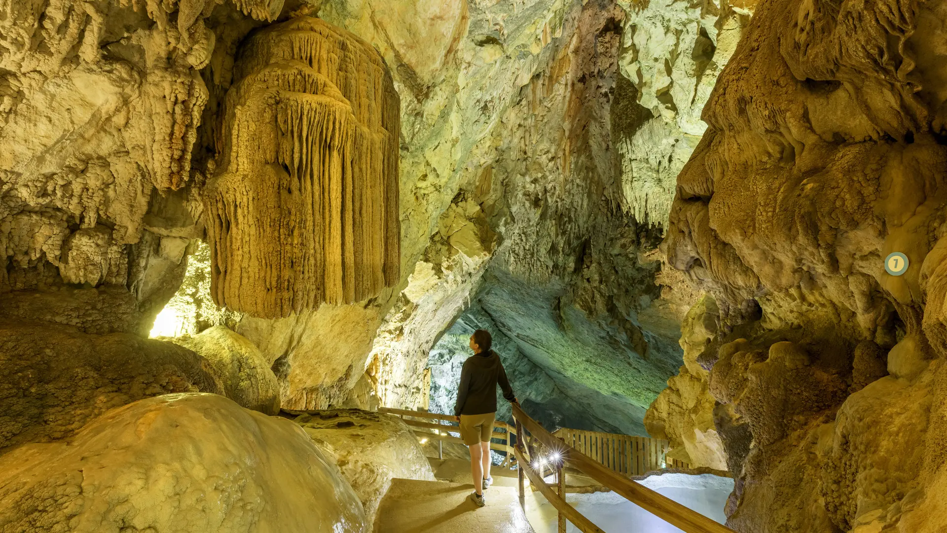Grottes du Cerdon Parc de Loisirs Préhistorique