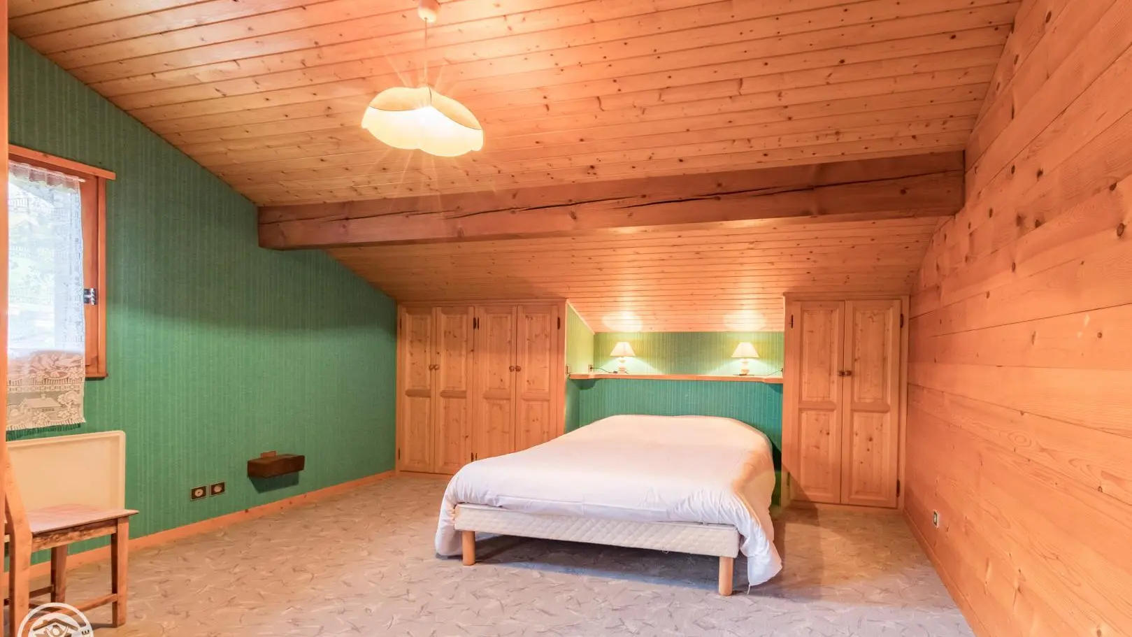 Chambre 4 - 1 lit de 140x190cm porte fenêtre Ouest donnant accès balcon