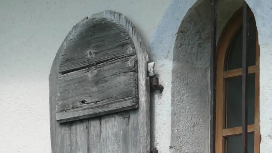 Qu’y a-t-il derrière cette fenêtre ?