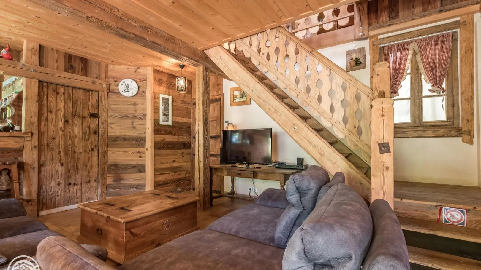 arrière du salon, montée au 1er étage