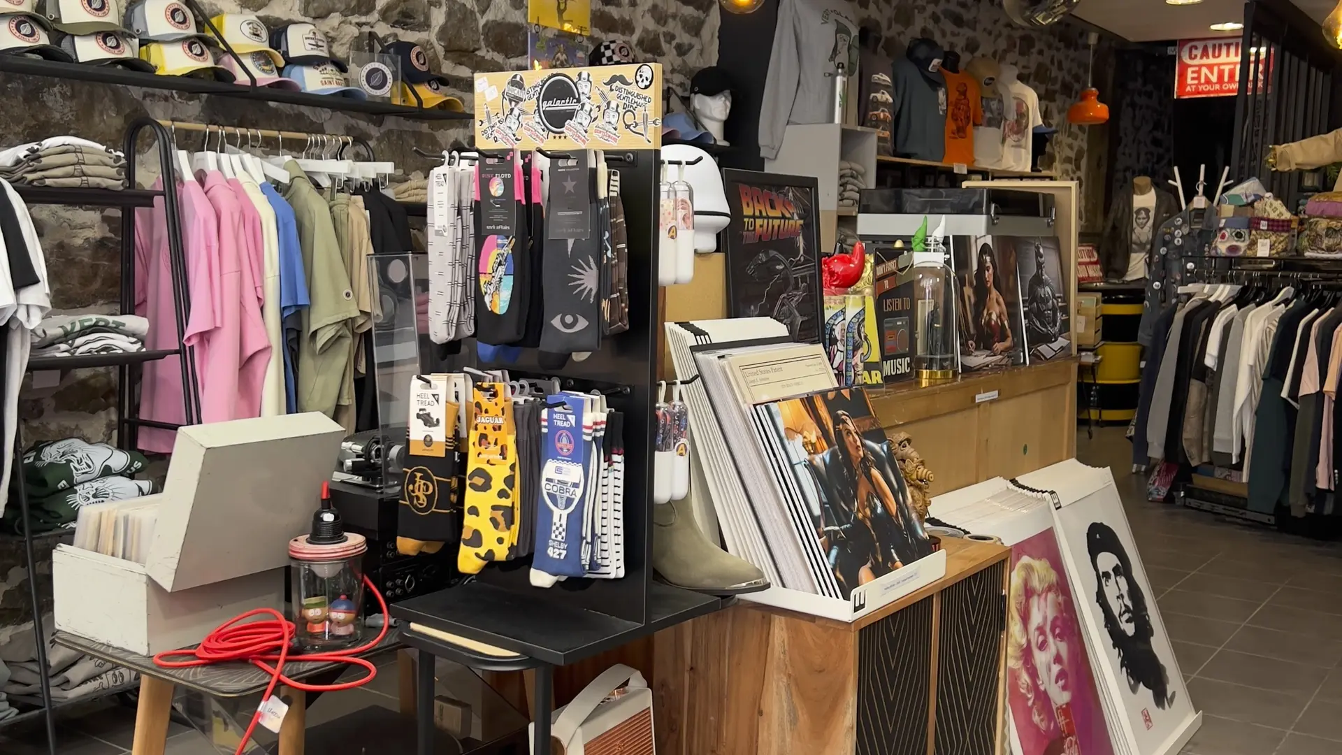 Intérieur boutique - îlot central