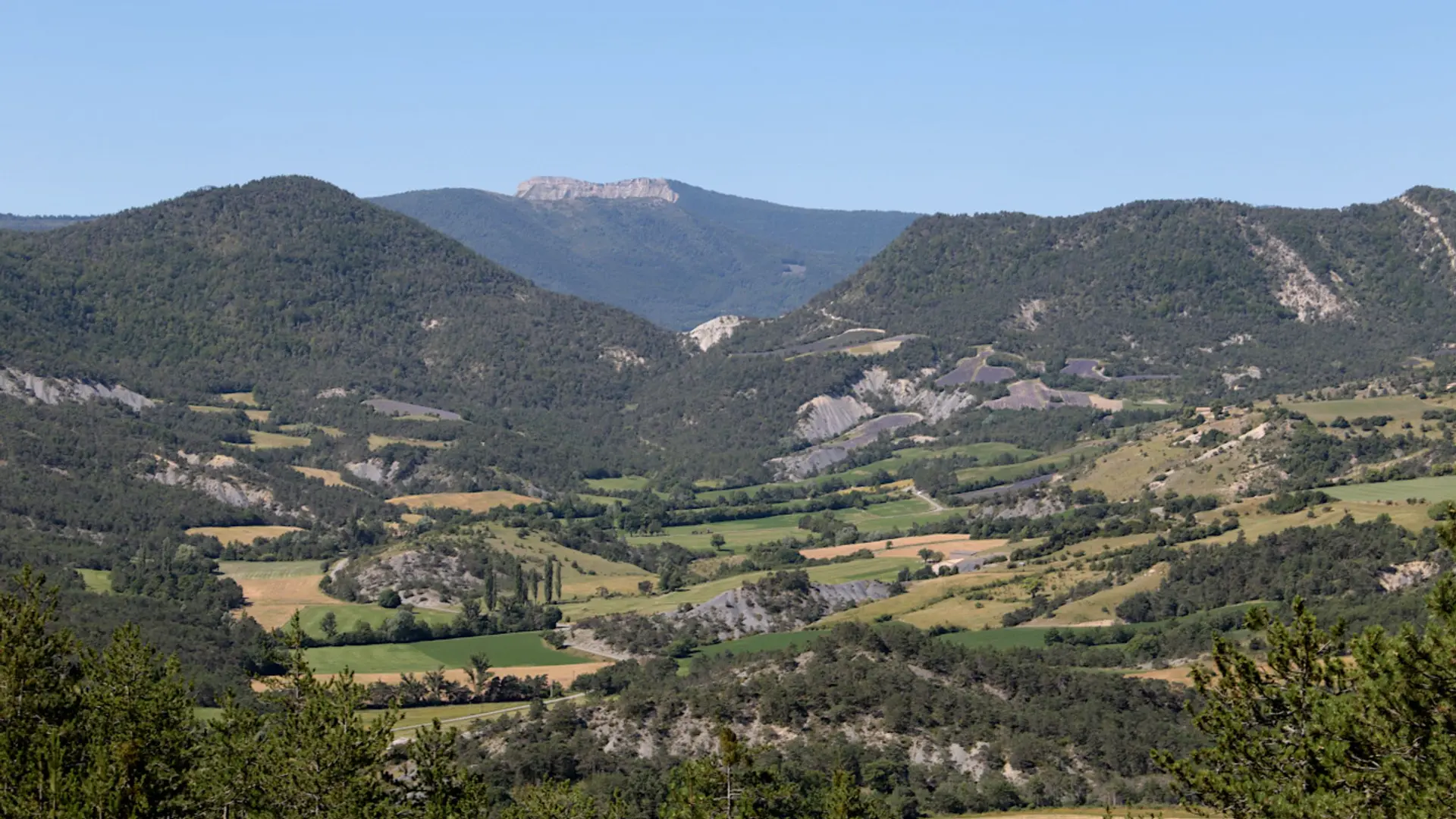 Point de vue sur les alentours d'Étoile-Saint-Cyrice