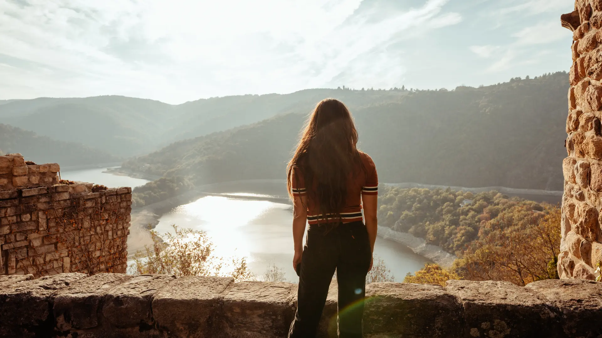 Vue sur les Gorges de la Loire depuis le village de Saint-Victor-sur-Loire