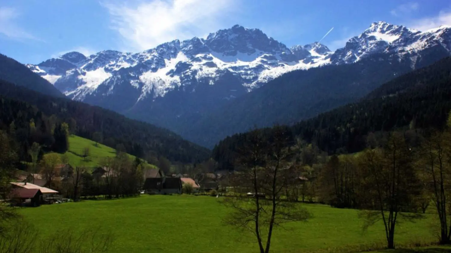 Le hameau de La Boutière au pied du Ferrouillet