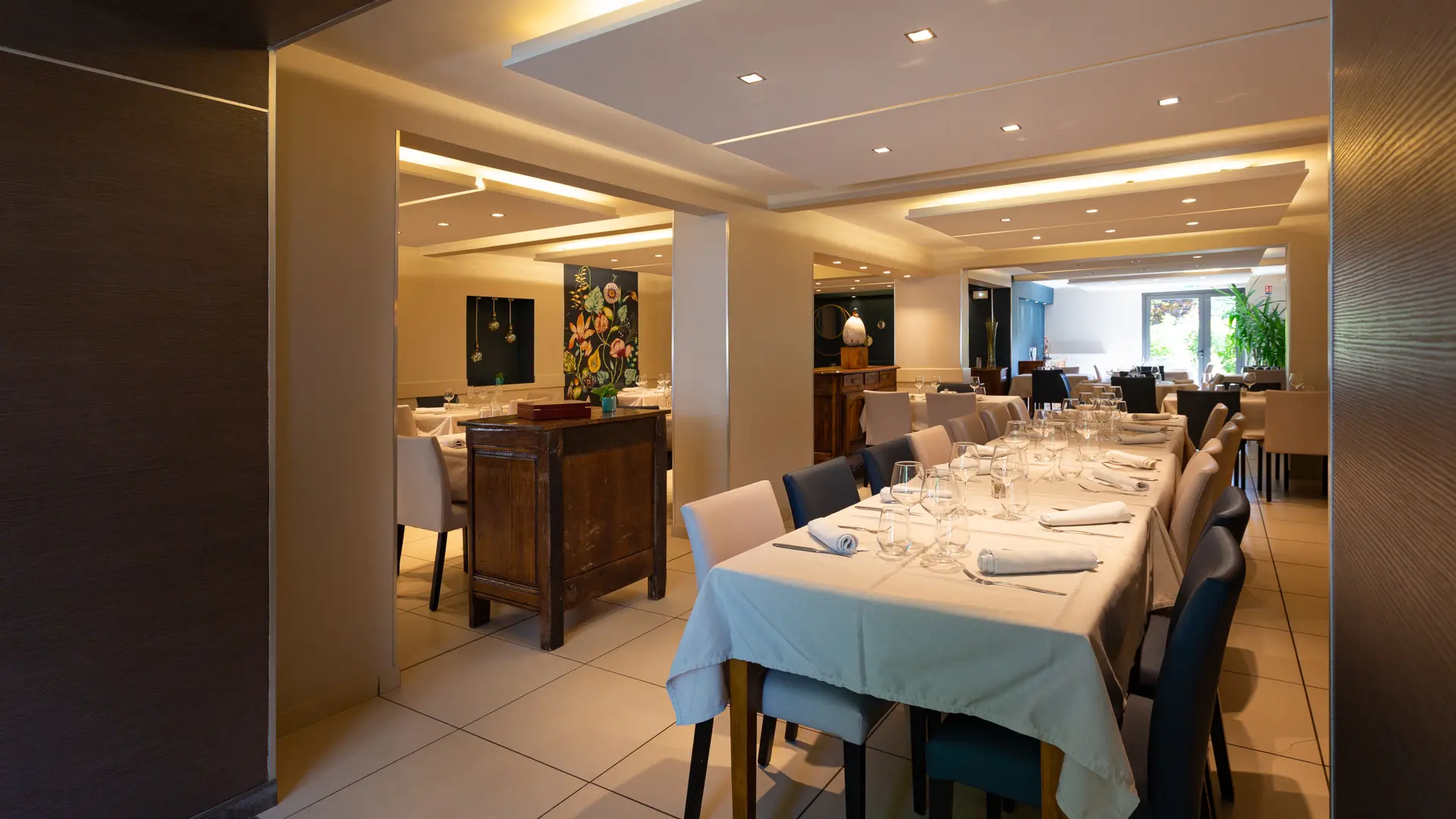 Grande Table Intérieur Restaurant Versaud Viriat