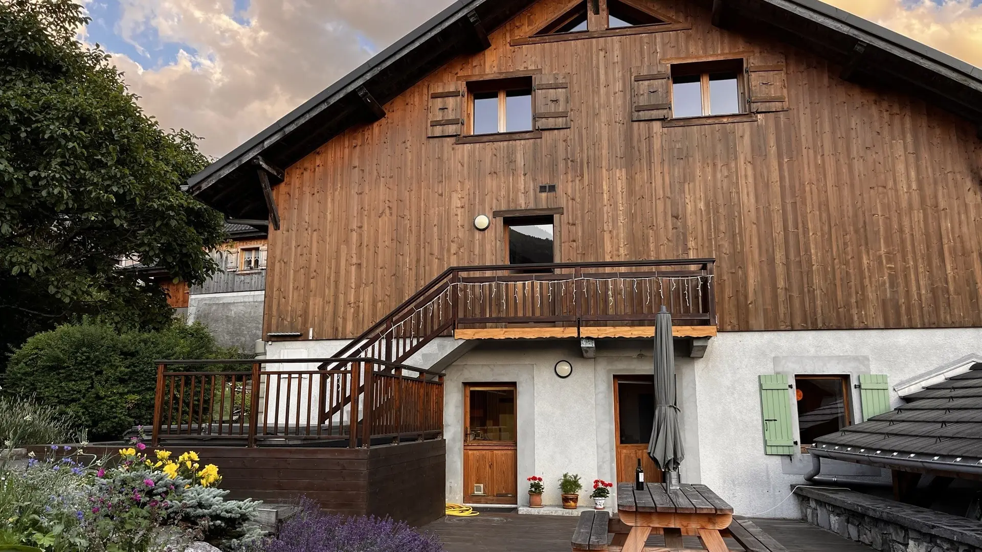 Terrase avec Table de jardin