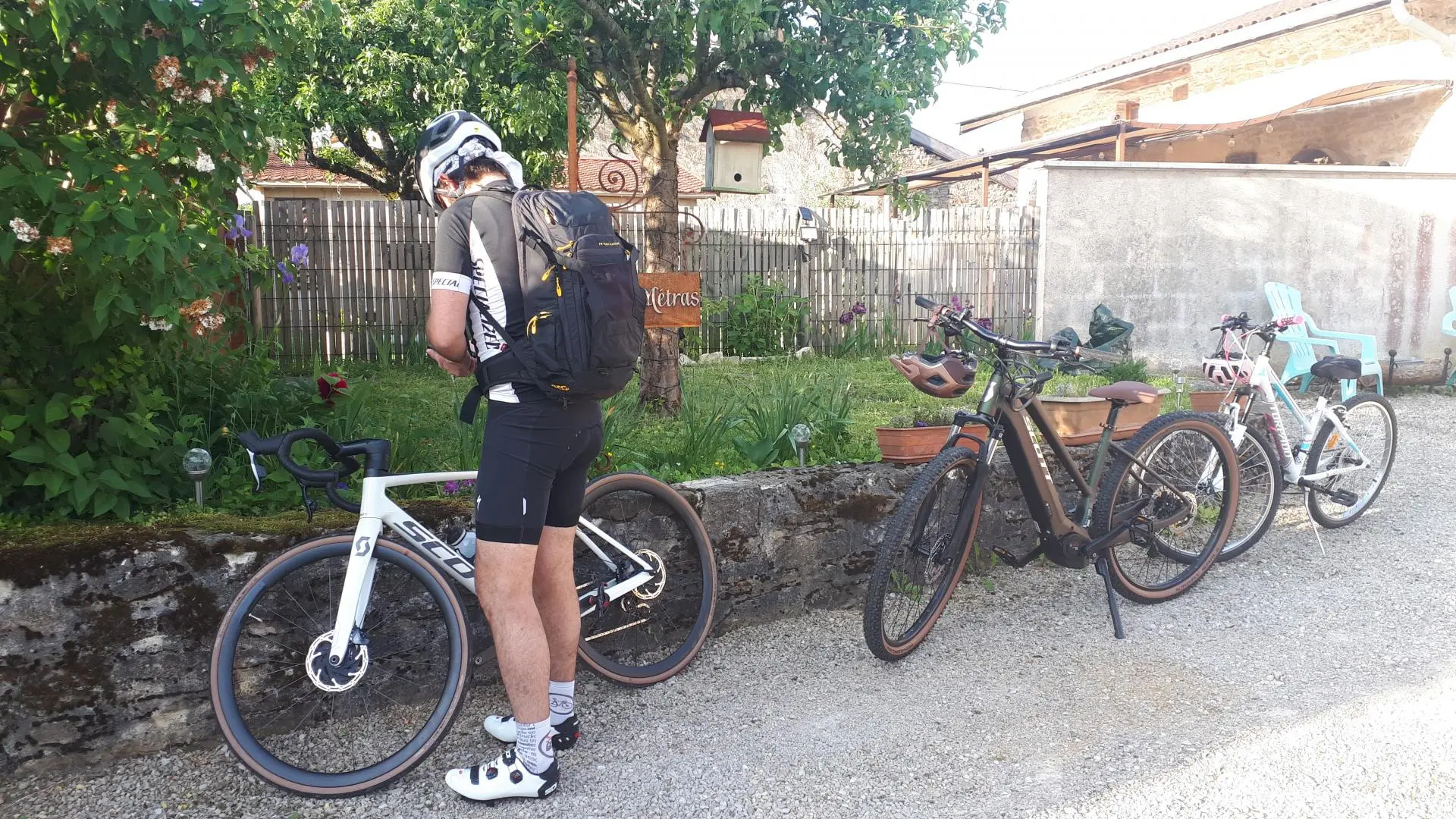 en selle ! route ou VTT ici vous avez le choix des routes et chemins