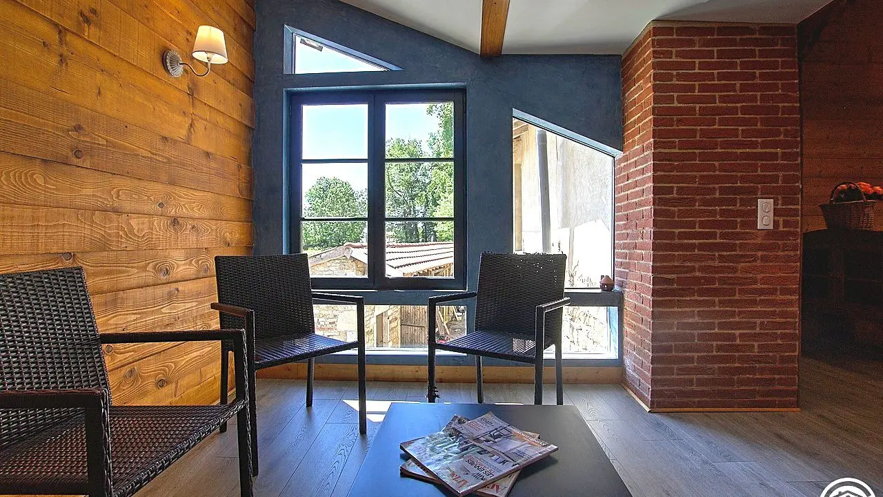 Salon etage avec téléviseur