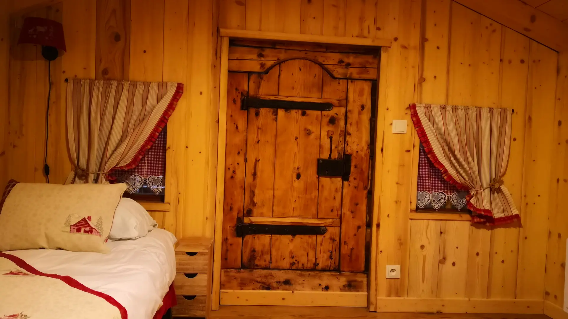 Détail de la chambre du chalet petit bornand