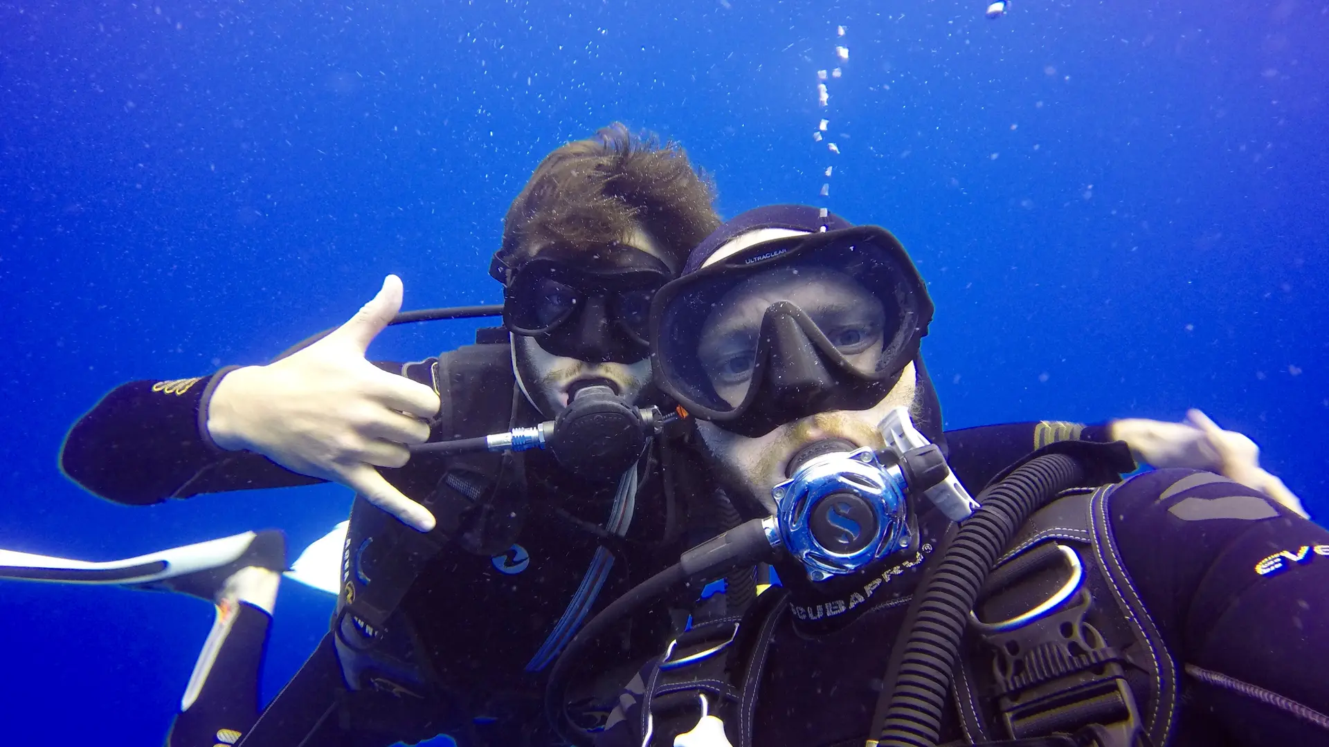 Un moniteur chaleureux, pour une sortie dans la bonne humeur et la joie de découvrir les fonds marins du Grand Sud Calédonien