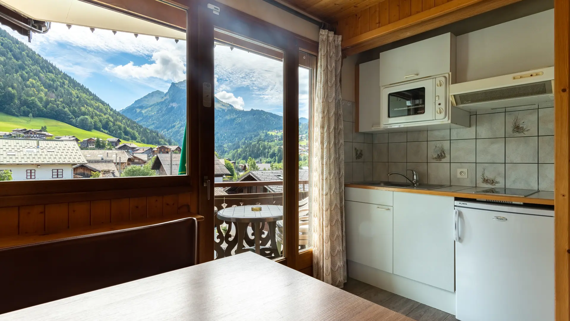 Kitchenette et Balcon Vue Montagne