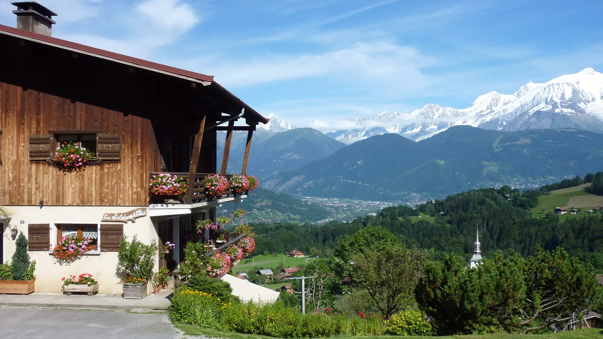 Vue chalet et Mont-Blanc