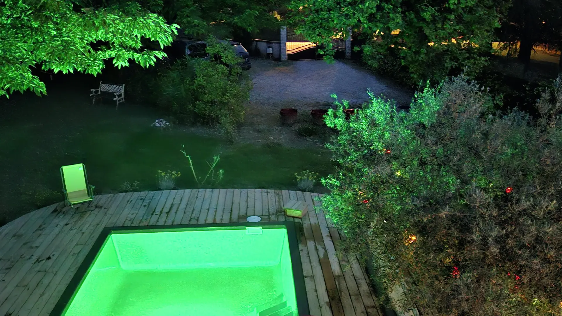 pisine le soir