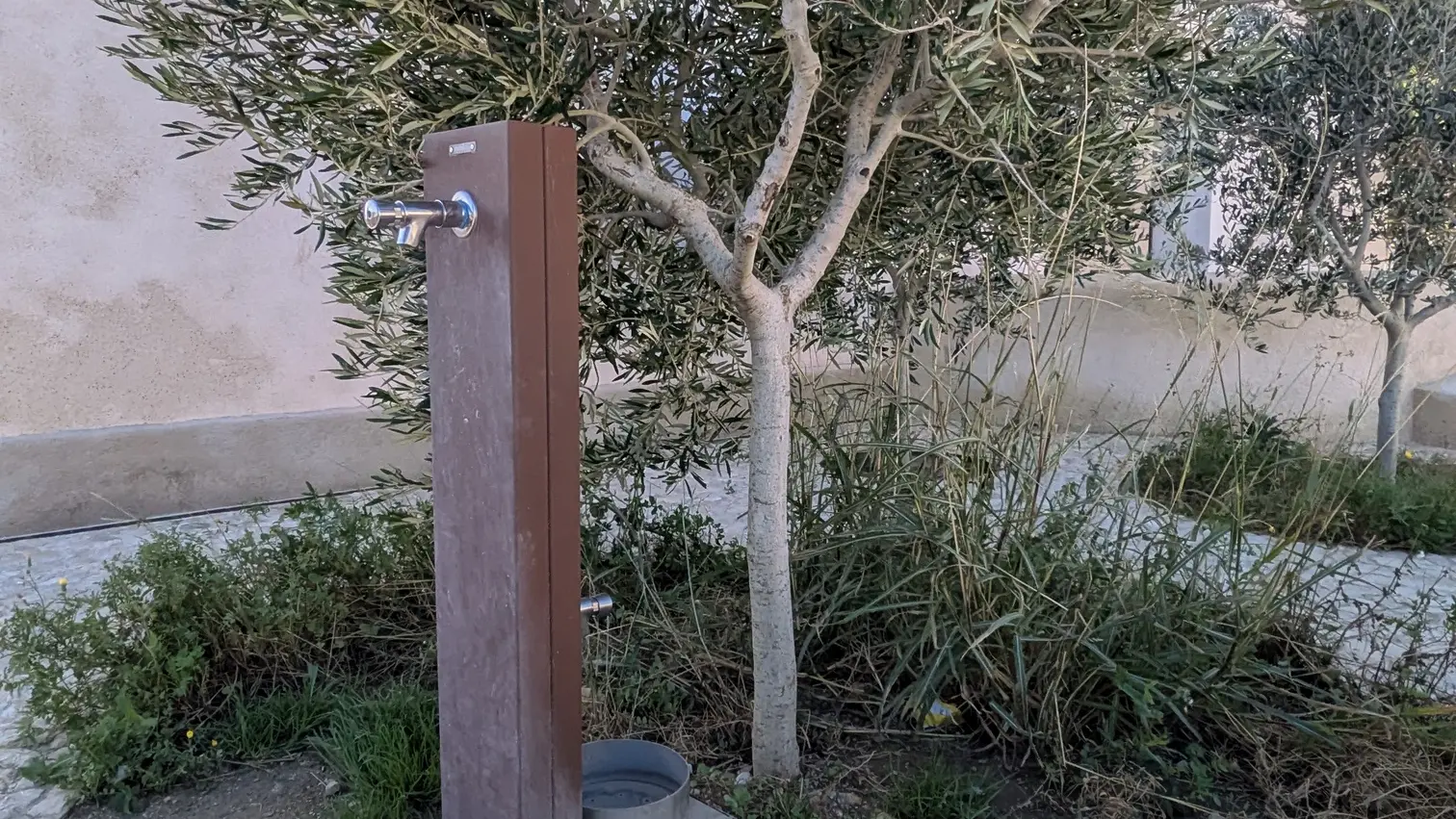 fontaine devant la maison