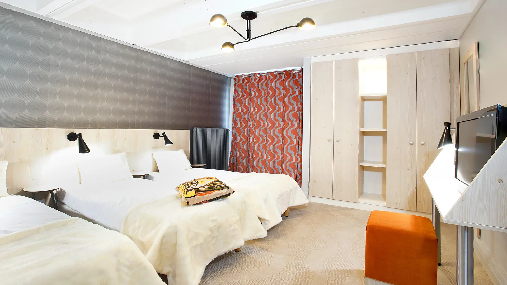 Chambre triple avec 3 lits simples
