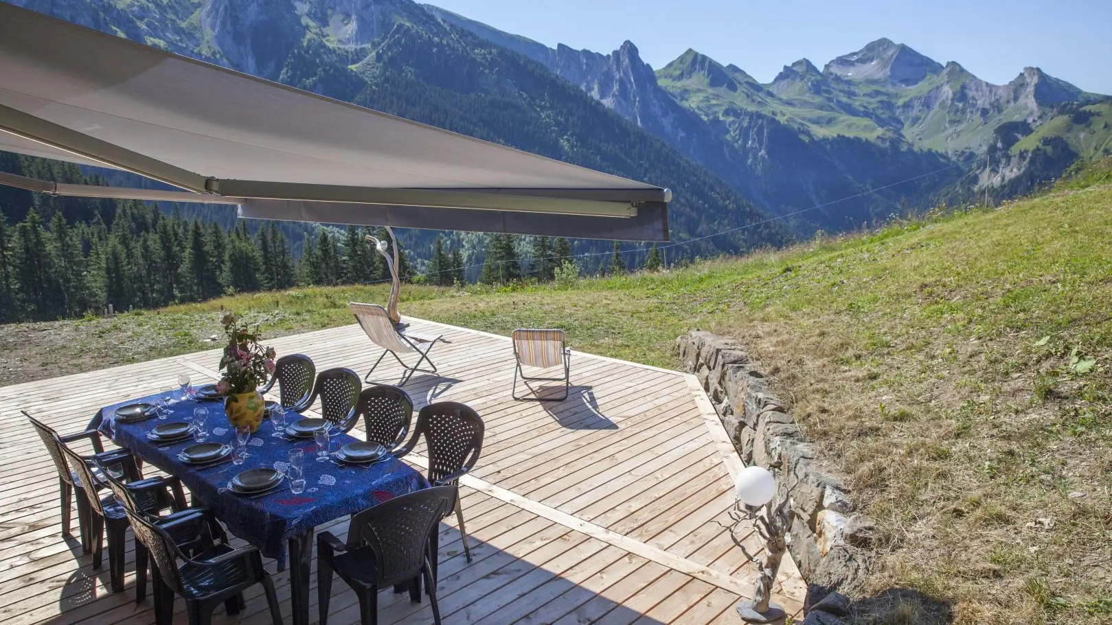 Profitez de la terrasse face à un panorama incroyable !