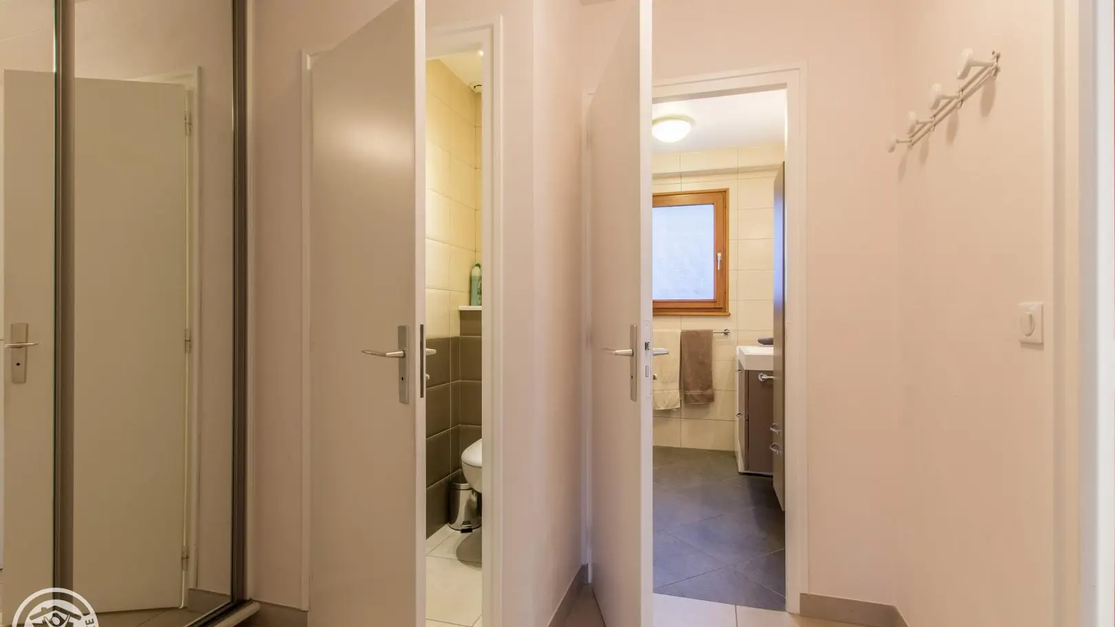 Dégagement avec placard