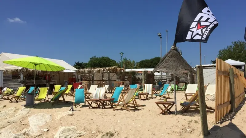 Bar Ré Glisse les pieds dans le sable