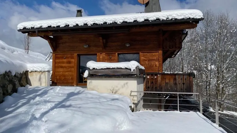 Terrasse jardin beaucoup de place pour jouer ou faire de la luge
